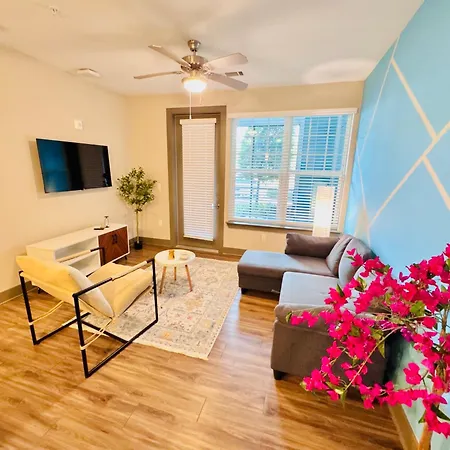 Full Apartment, Pet-Friendly, King Bed, 15 Min To Parks, Resort-Style Amenities